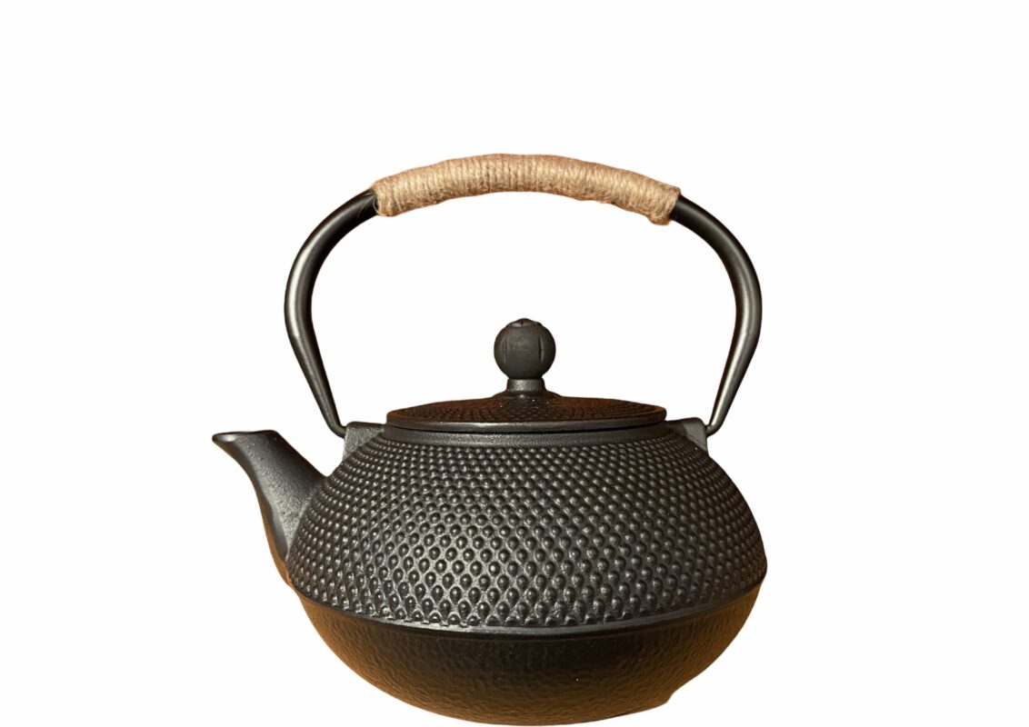 CAST IRON BLACK TEAPOT (750ml) Spices and Tease